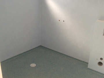 Pose d'une salle de bain en PMR