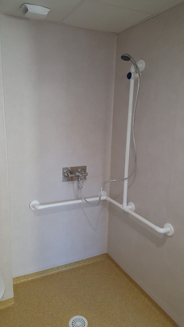 Salle de bain PMR à Rodez
